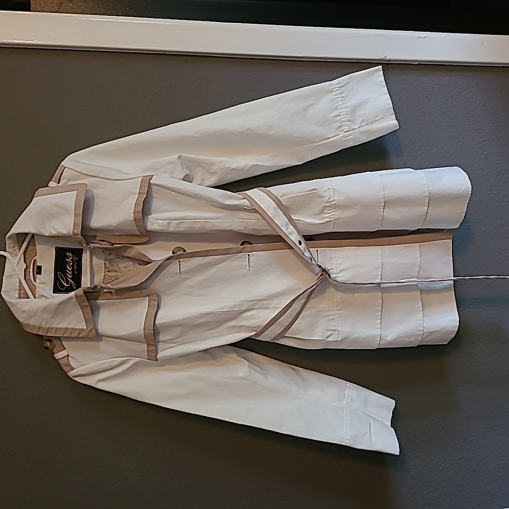 Guess white belted tiered trench with pockets